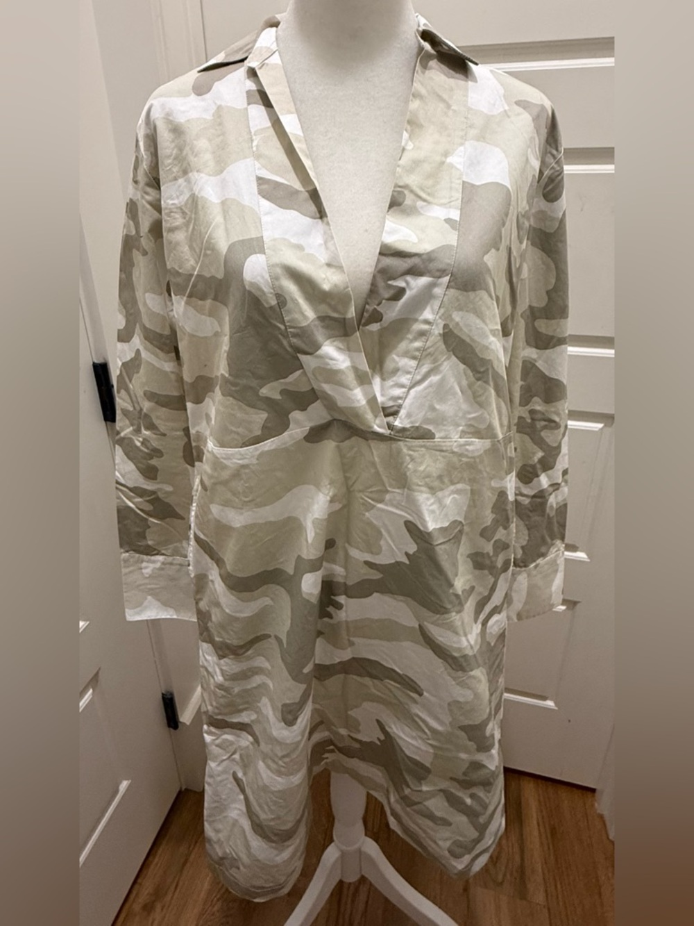 Amina Rubinacci. Neutral Camo Collared Shirt Dress. Size Small (40).